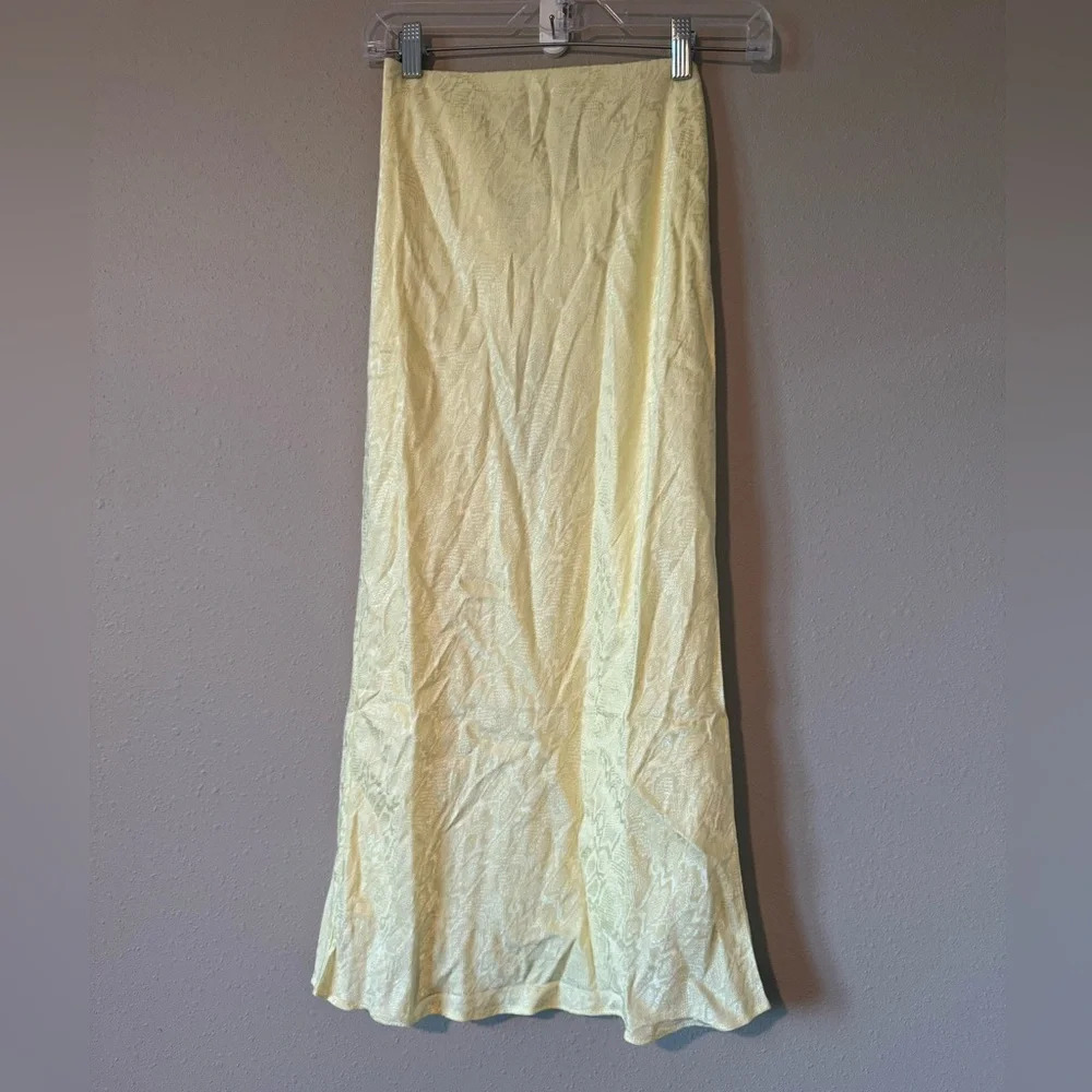KRISA
Boa Midi Skirt In Green XS NWT - Picture 3 of 8